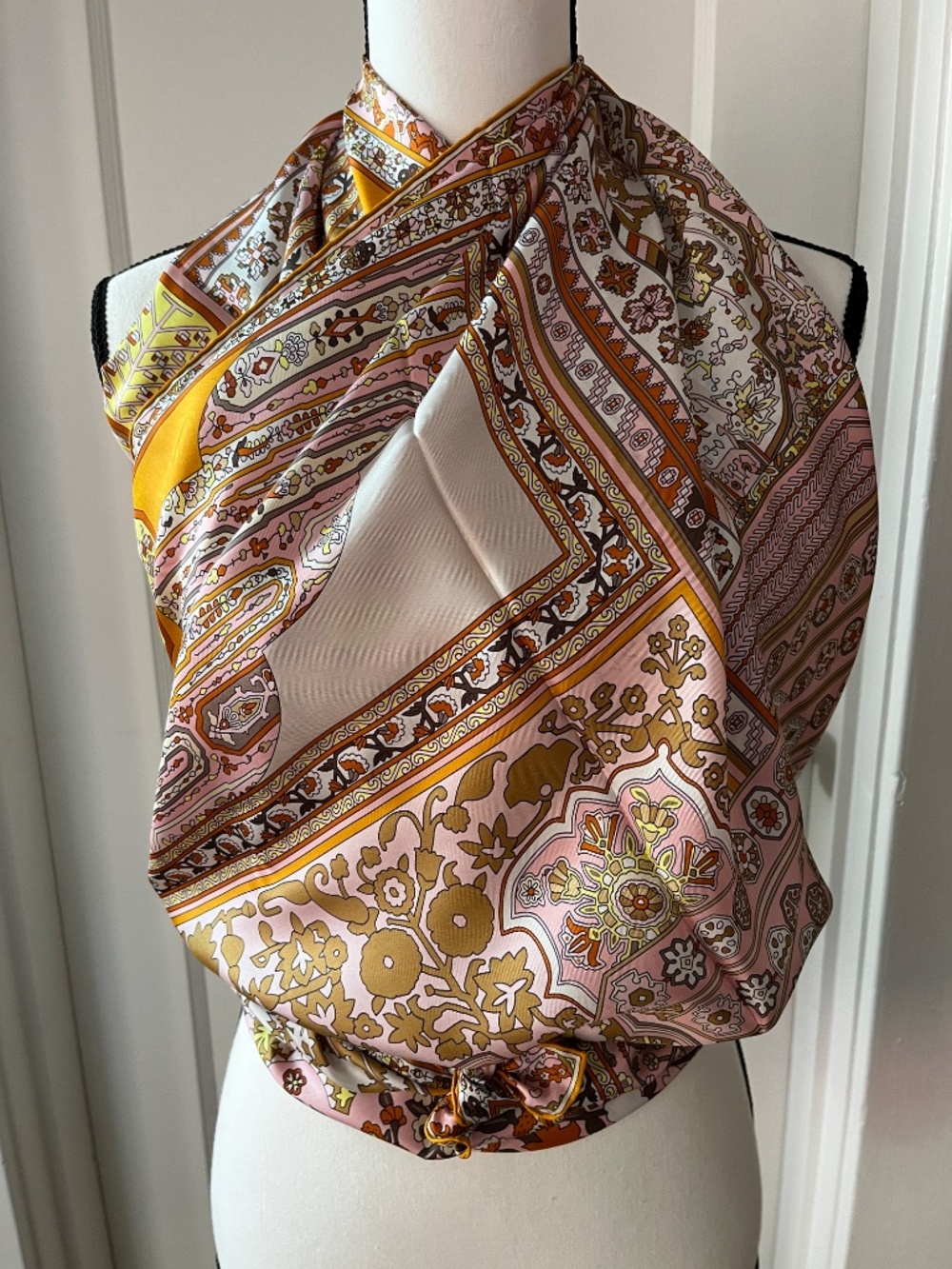 Authentic Excellent HERMES TAPIS PERSANS Summer Twill 140cm Beige Cream Floral